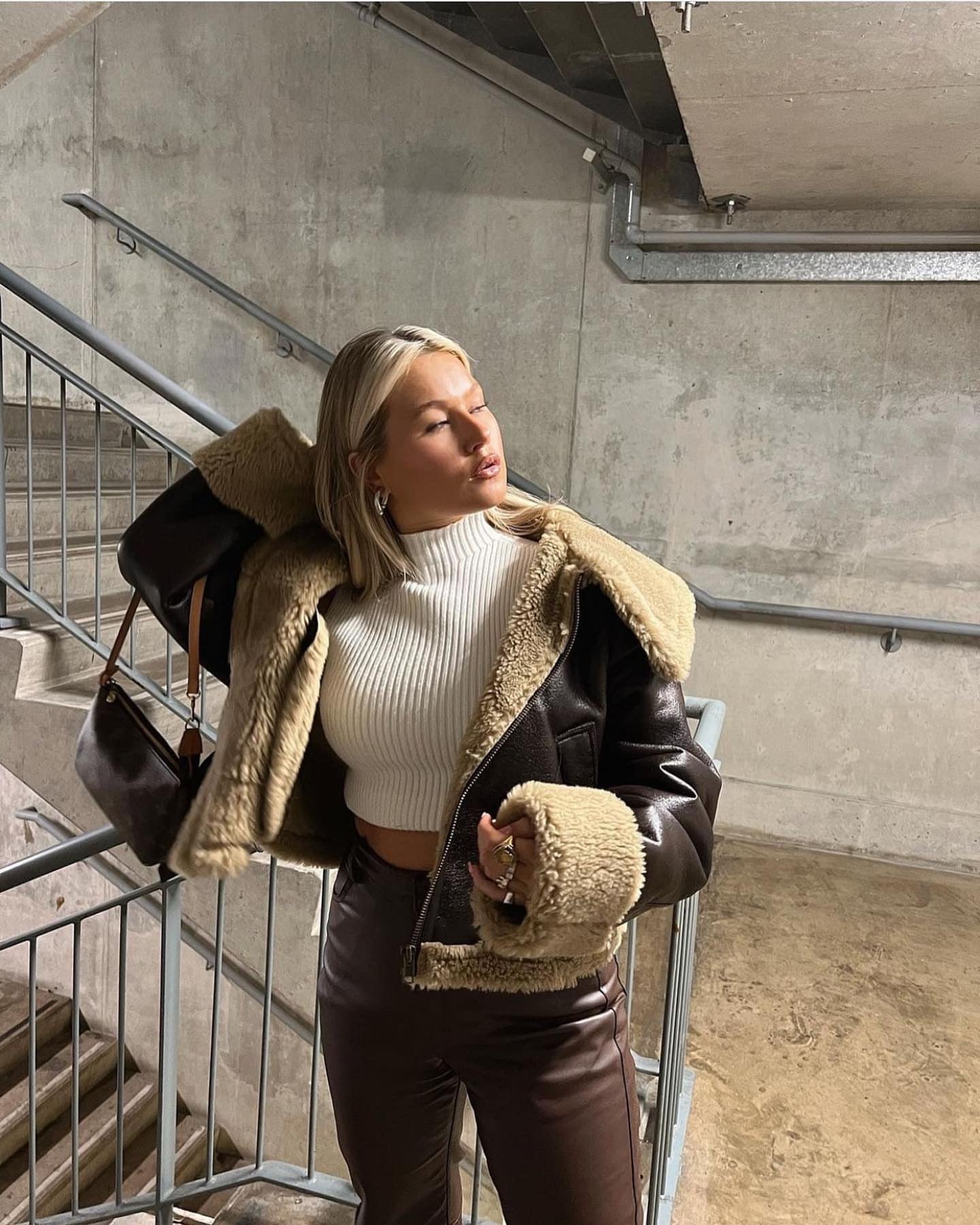 fall 2024 fashion trends Original Autumn and Winter New Women's Clothing Style Long Fur Fur Integrated Warm Coat