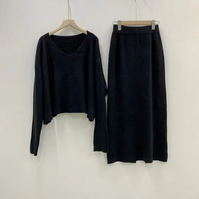 duo costumes Women's Korean-Style Chic Autumn and Winter Gentle Temperament V-neck Pullover Sweater + High Waist Slimming Sheath Half-Length
