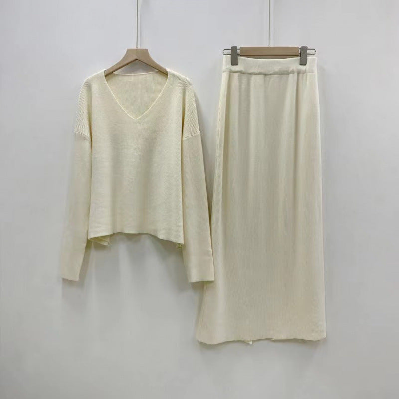 duo costumes Women's Korean-Style Chic Autumn and Winter Gentle Temperament V-neck Pullover Sweater + High Waist Slimming Sheath Half-Length