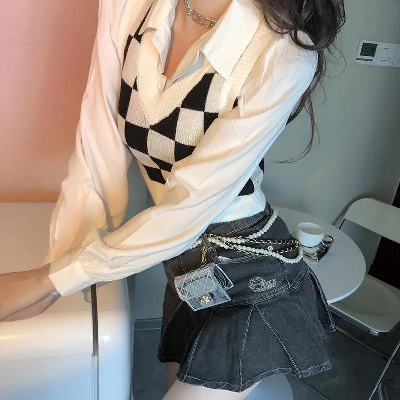 dti outfits Spring New Retro Black and White Chessboard Plaid Knitted Vest V-neck Slimming Short Inner Wear