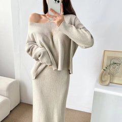 duo costumes Women's Korean-Style Chic Autumn and Winter Gentle Temperament V-neck Pullover Sweater + High Waist Slimming Sheath Half-Length