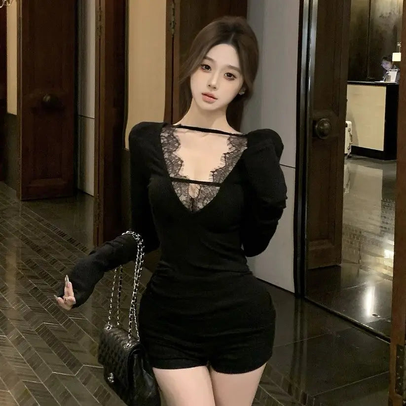 Bxoxo High End Backless Front and Back Lace Patchwork Long Sleeved T-shirt for Women Wearing Tight Fitting and Pure Desire Base Top