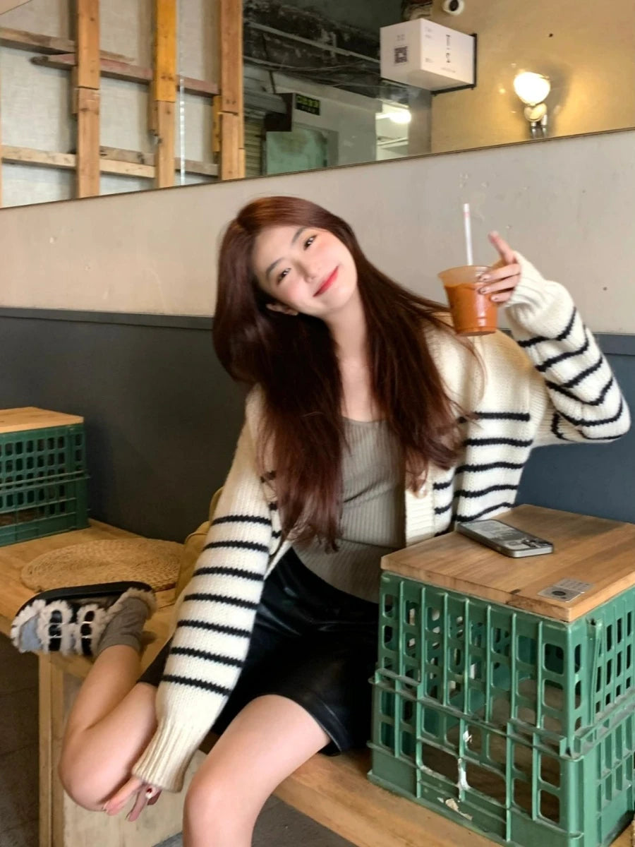Bxoxo Women Cardigan Sweater Striped V-neck Button-up Sweater Jacket Comfy Cozy Slouchy Cardi Autumn Winter Casual Outfit