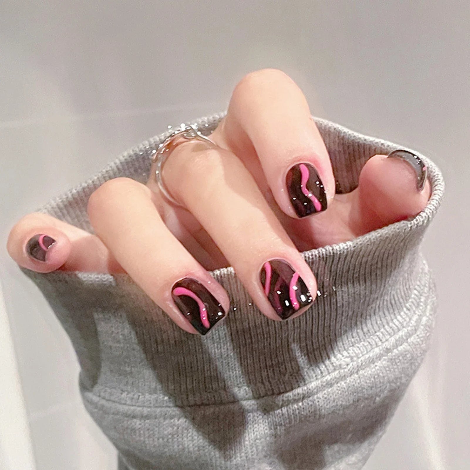 BXOXO 24pcs Short Pink Heart False Nail y2k Black Press on Nail Art Manicure Set Round Head Glossy Fake Nail Patch for Girl Gifts