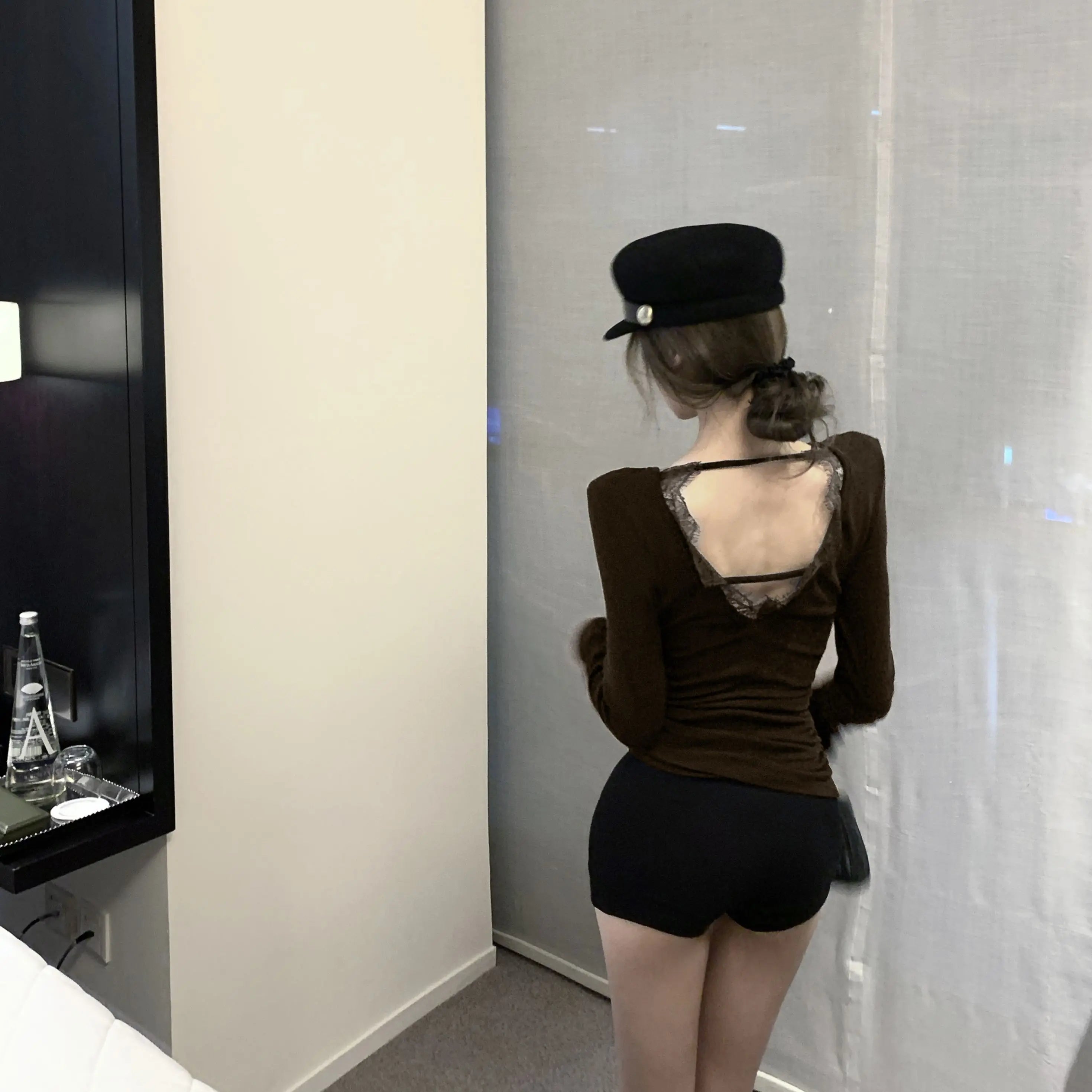 Bxoxo High End Backless Front and Back Lace Patchwork Long Sleeved T-shirt for Women Wearing Tight Fitting and Pure Desire Base Top