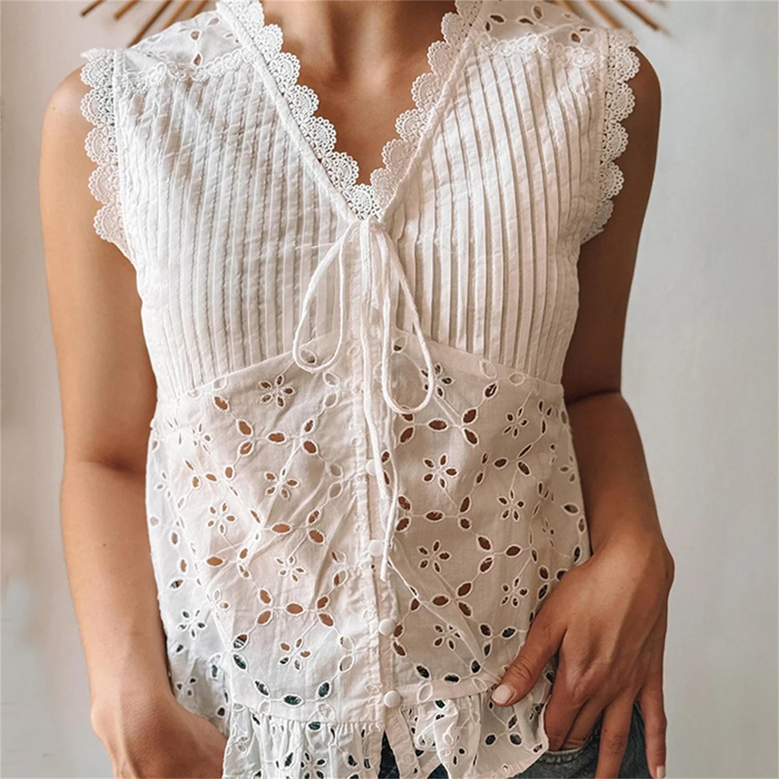 BXOXO Boho Women Tank Tops Hollow-Out Buttons Tie-Up Front V-Neck Casual Vests Summer Sleeveless Tops Vintage Streetwear