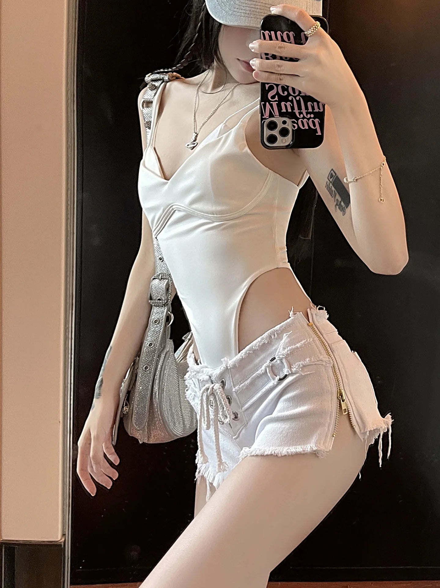 Bxoxo New Summer Europe and America Fashion Sexy Hottie Low Waist Ripped Ladies Denim Shorts Zip Up Lace-Up Hot Pants Jeans