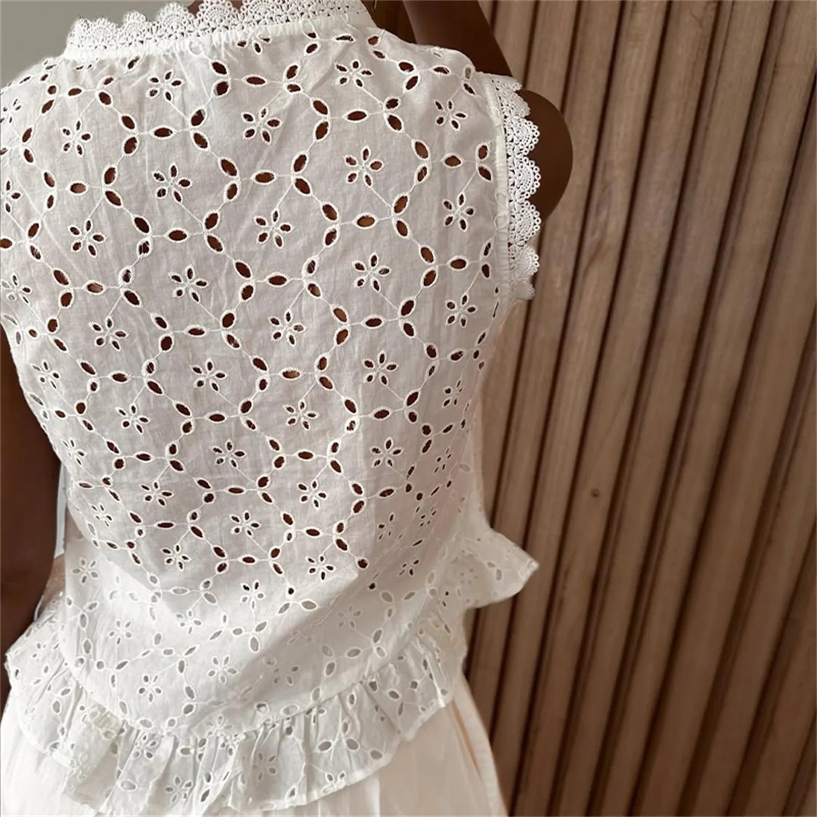 BXOXO Boho Women Tank Tops Hollow-Out Buttons Tie-Up Front V-Neck Casual Vests Summer Sleeveless Tops Vintage Streetwear