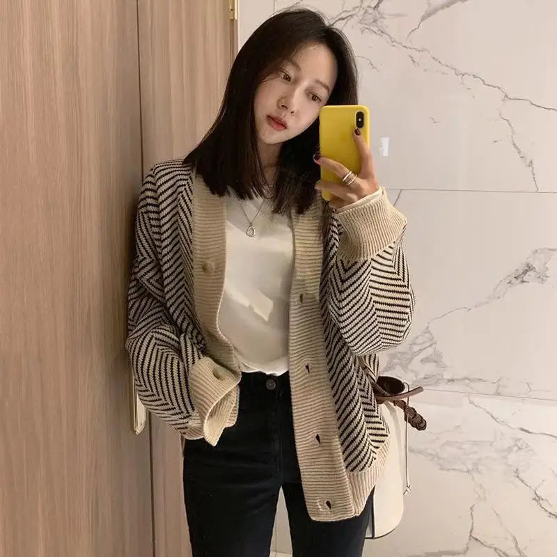 Bxoxo Women's Sweater Button Down V-Neck Striped Cardigan Knitted Tops Single Breasted Autumn Winter Casual Chic Knitwear Outfit